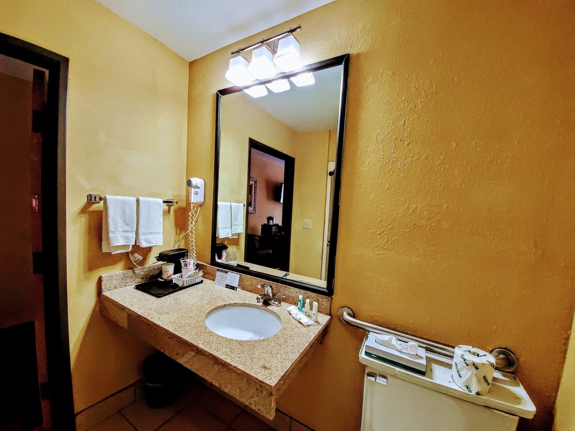 Quality Inn Brunswick Cleveland South Bagian luar foto