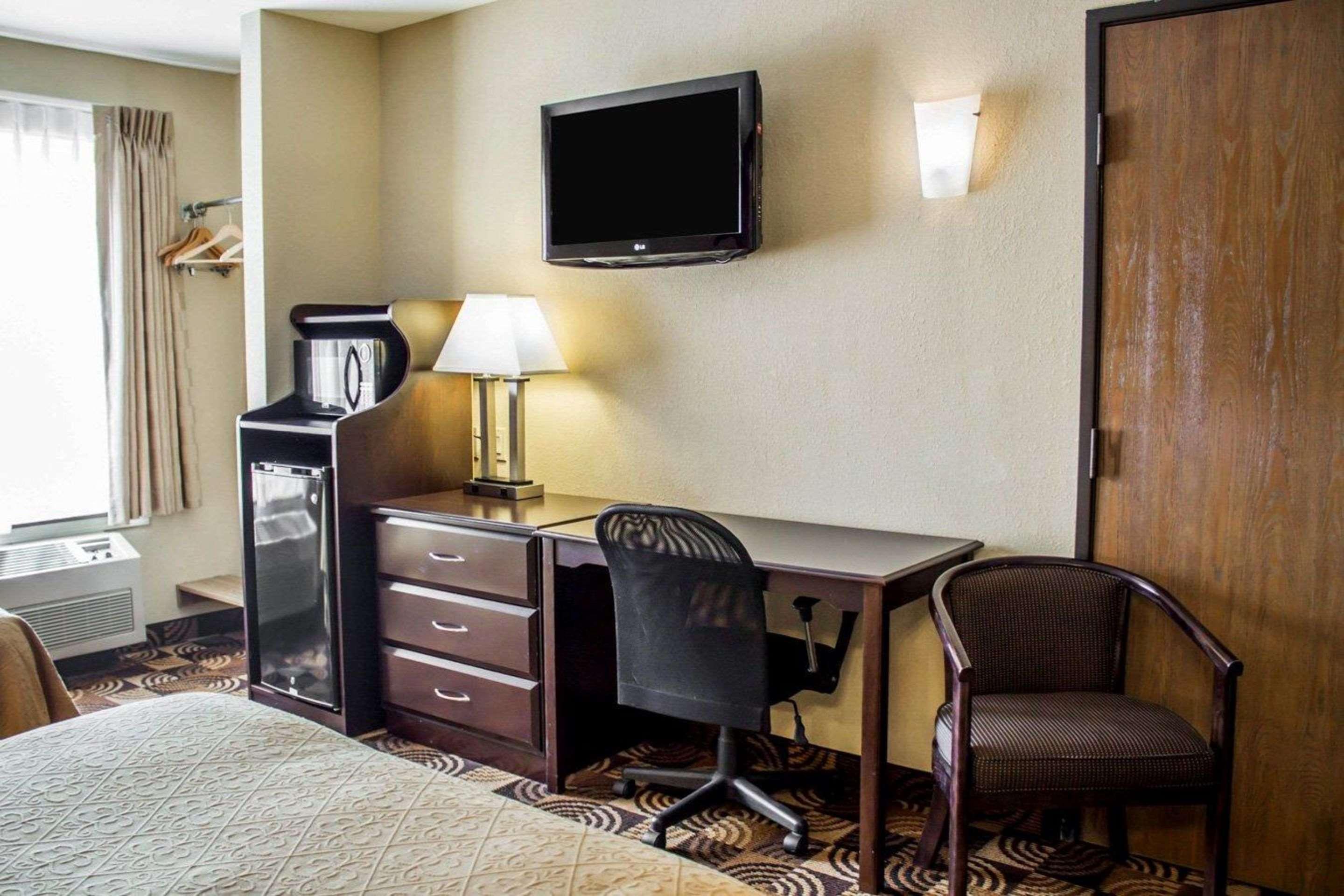 Quality Inn Brunswick Cleveland South Bagian luar foto