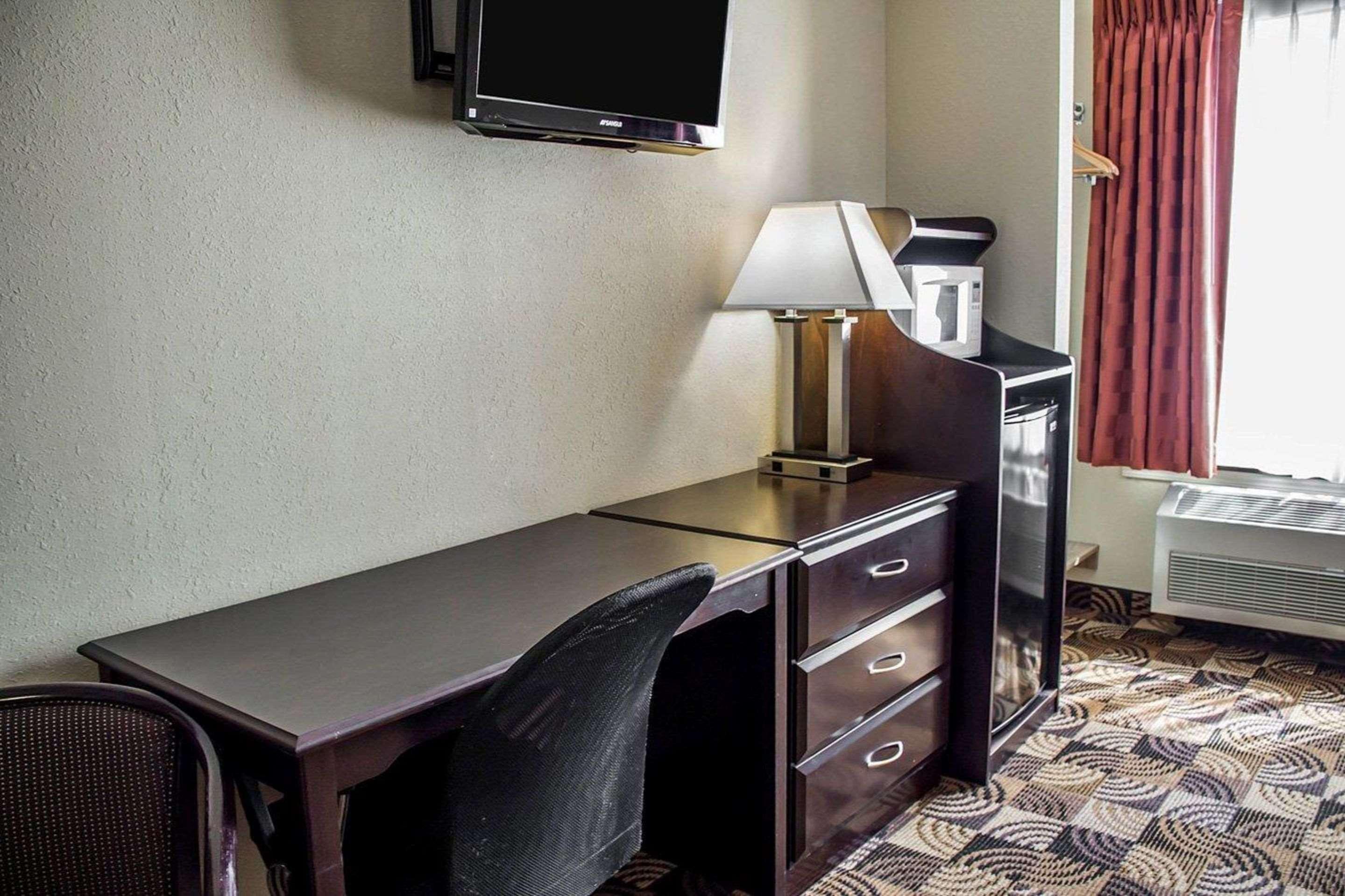 Quality Inn Brunswick Cleveland South Bagian luar foto