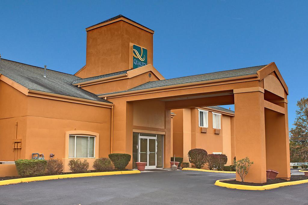 Quality Inn Brunswick Cleveland South Bagian luar foto