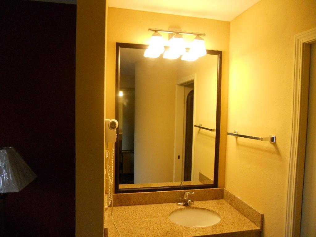 Quality Inn Brunswick Cleveland South Bagian luar foto