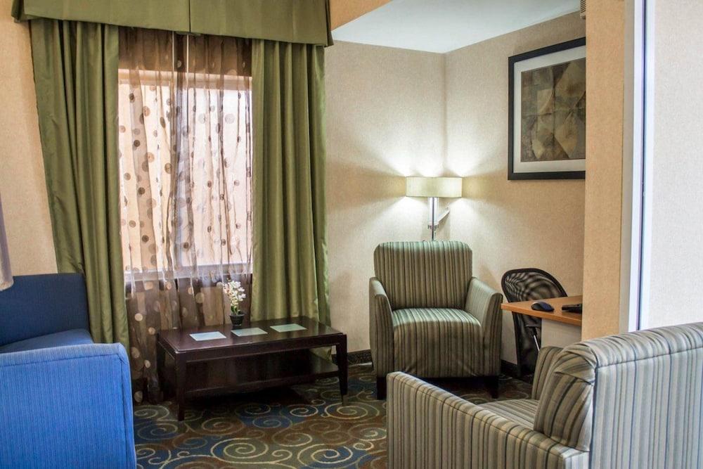 Quality Inn Brunswick Cleveland South Bagian luar foto