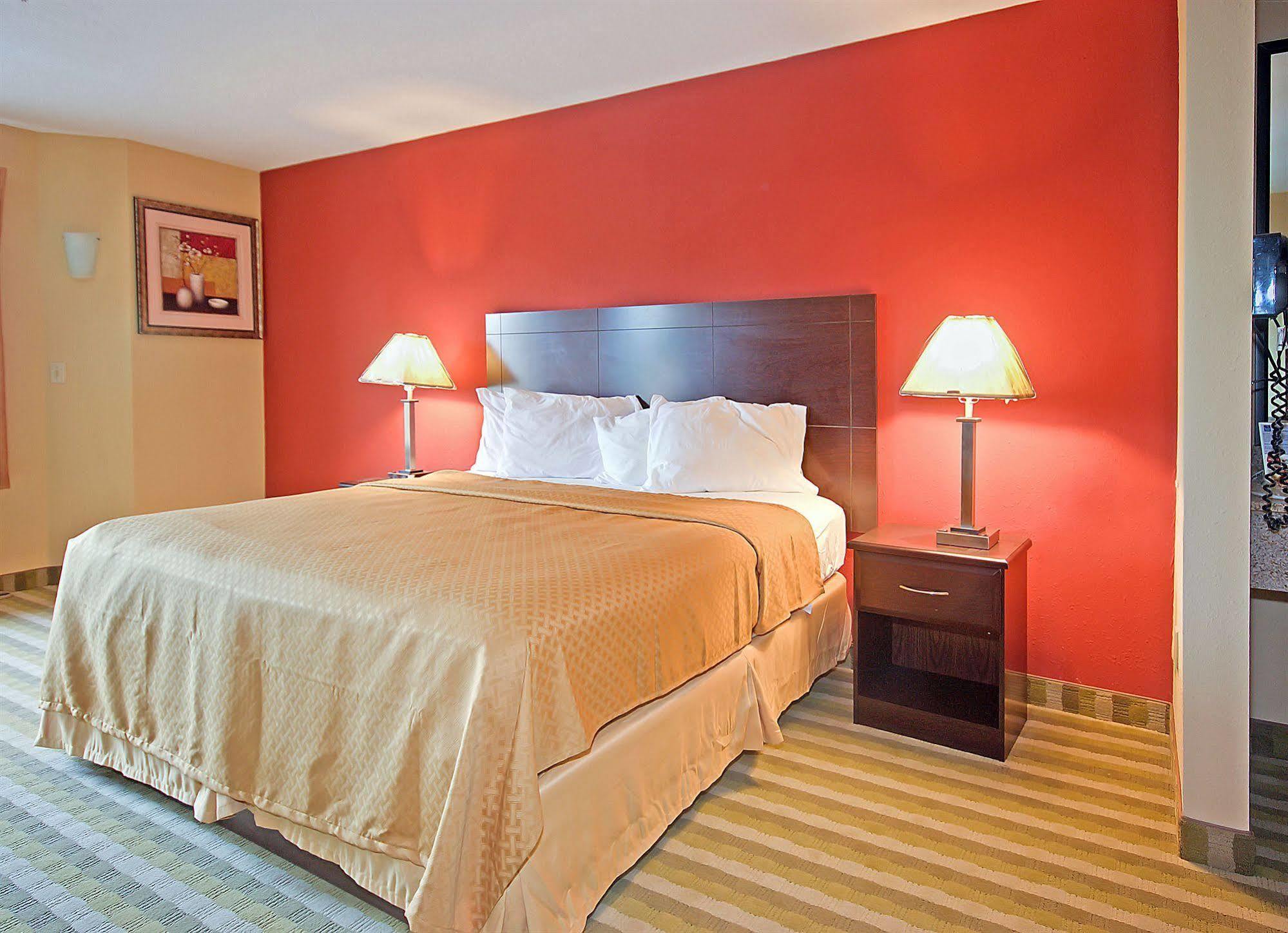 Quality Inn Brunswick Cleveland South Bagian luar foto